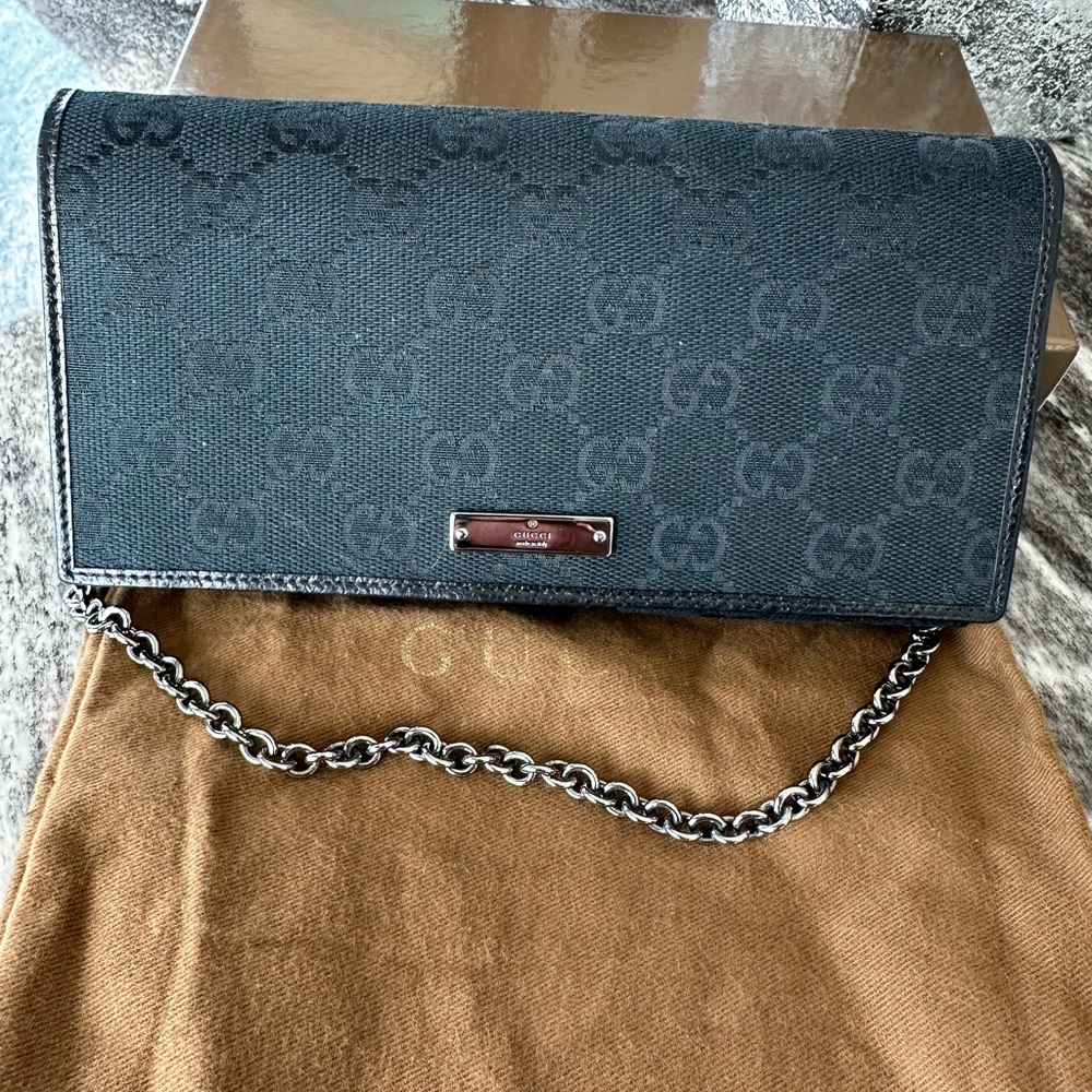 Gucci Wallet/Purse! Box and Bag included!!